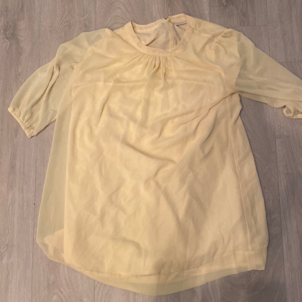 Flowly yellow dress